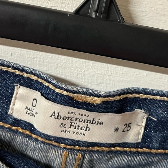 Abercrombie & Fitch Size 0/25 High Rise Denim Dark Wash Distressed Cut Off - Picture 3 of 6